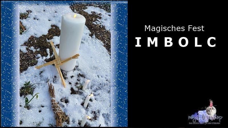 Ich feiere Imbolc mit Kerzen und Räucherbündel bei Schneeglöckchen im Garten