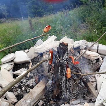 Würstel Braten Lagerfeuer zu Litha